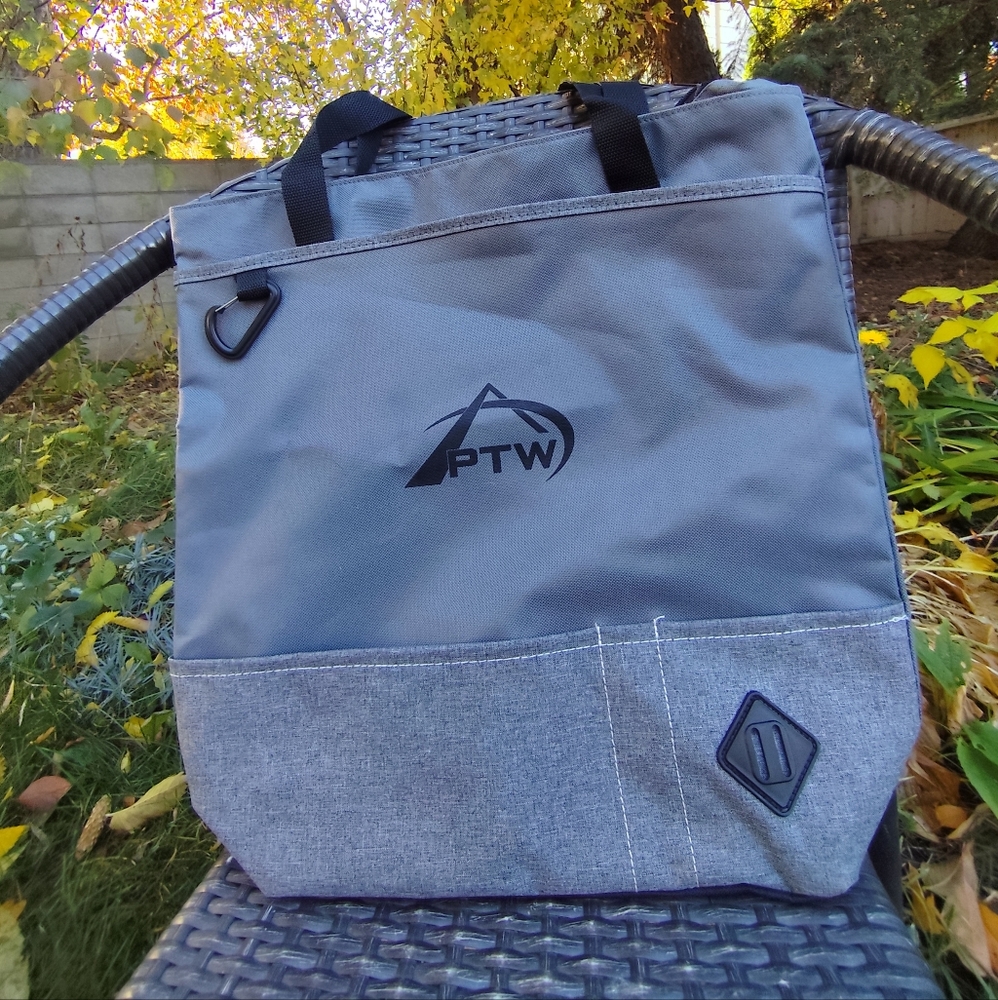 3/$25💙Leed's  Zippered Convention Tote Bag